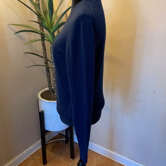 Theory Women’s V-Neck Cashmere Pullover – Sophisticated & Lightweight - Picture 3 of 10